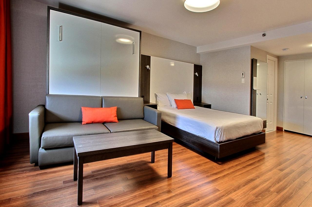 One-Bedroom Suite 3 Queen Beds